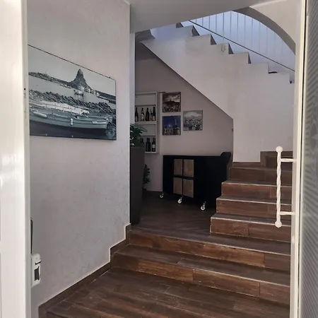Palazzo Grecale Dell'etna *
